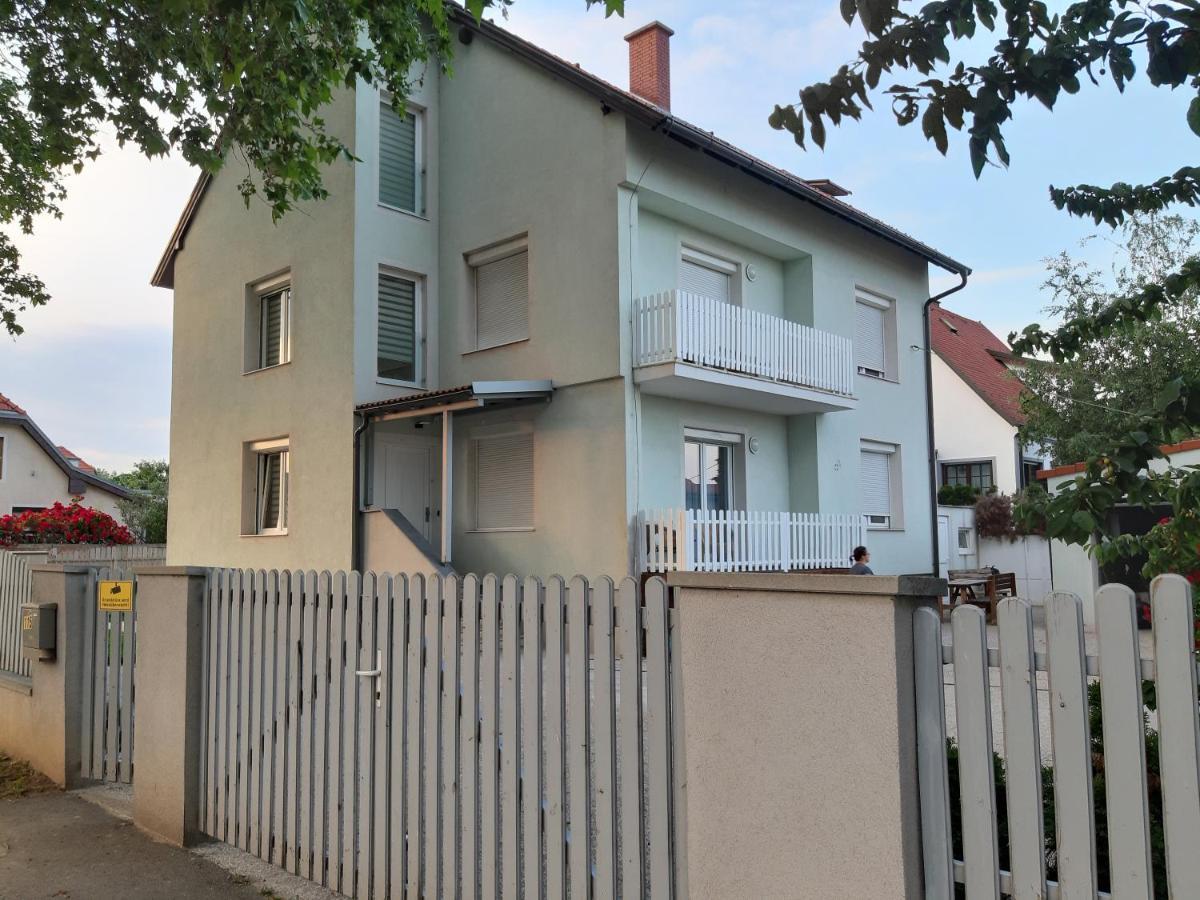 Eisenstadt Apartments ภายนอก รูปภาพ